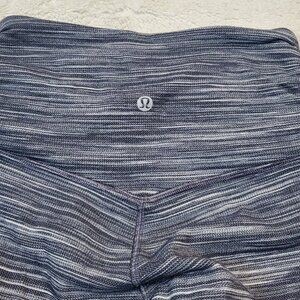 Lululemon Align Gray White Striped Yoga Gym Active 20" Capri Cropped Legging 4